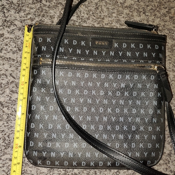 DKNY all over print crossbody - Picture 2 of 4
